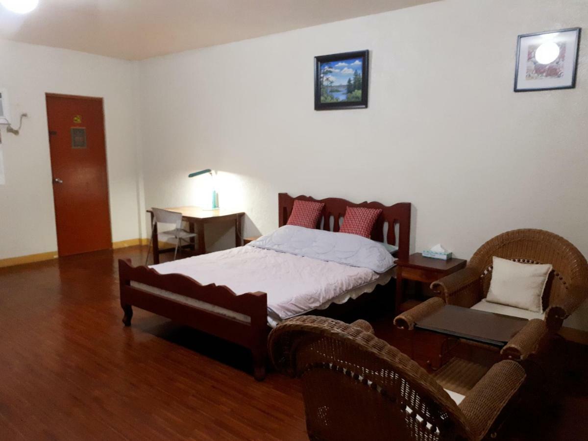 Minine Guesthouse Silang Eksteriør bilde