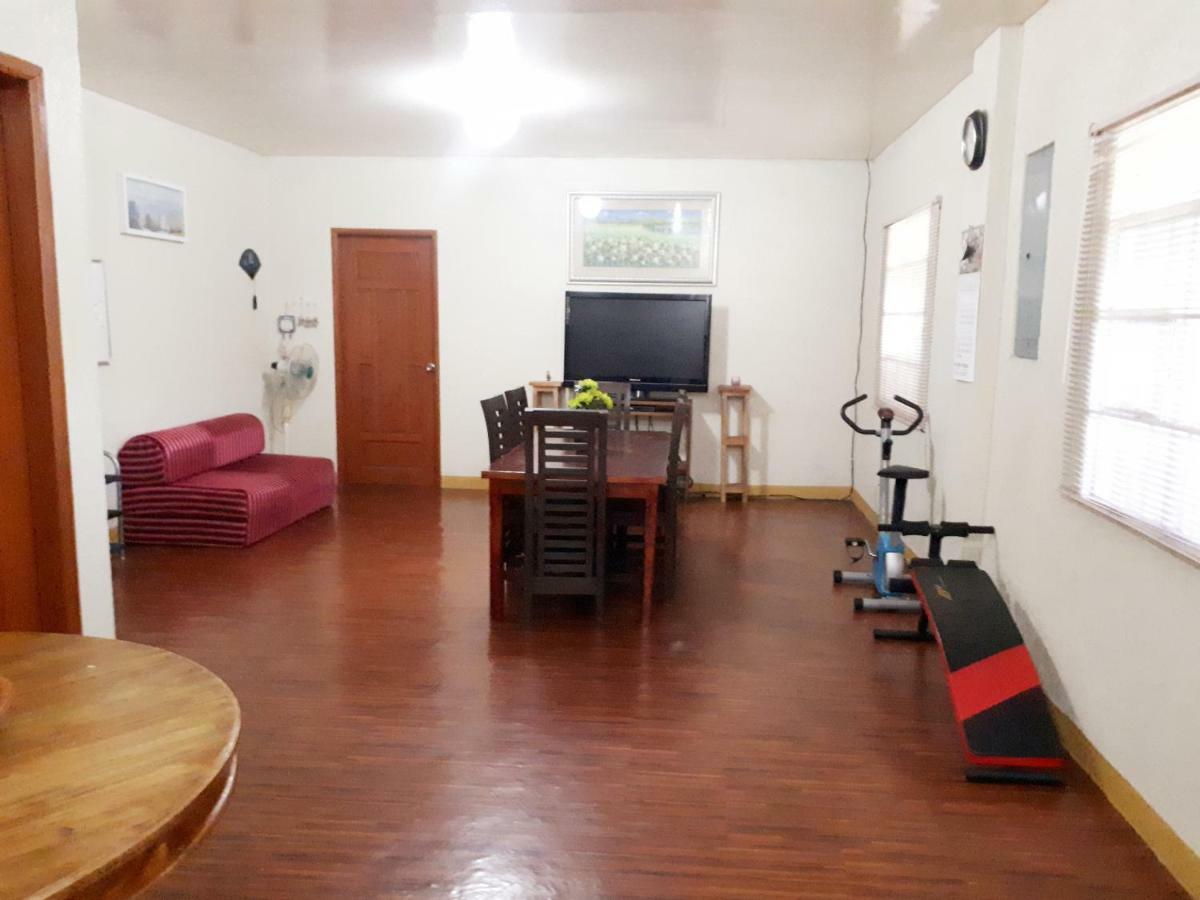 Minine Guesthouse Silang Eksteriør bilde
